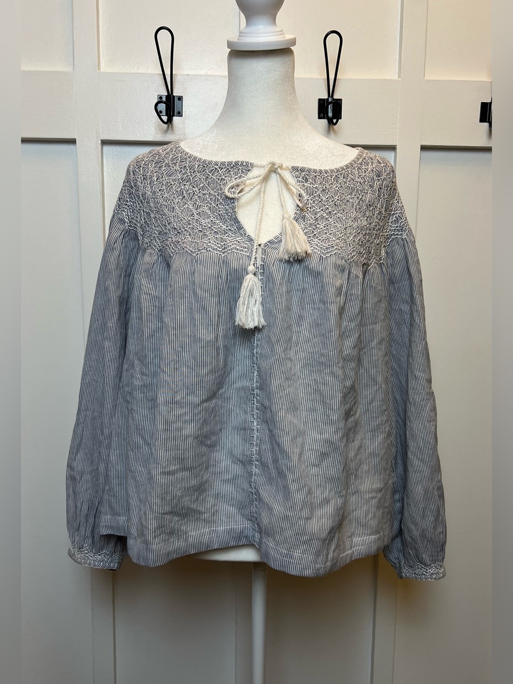 Lucky Brand Oversized Seersucker Top Siz Small Tassel Blue White Cottage Coastal